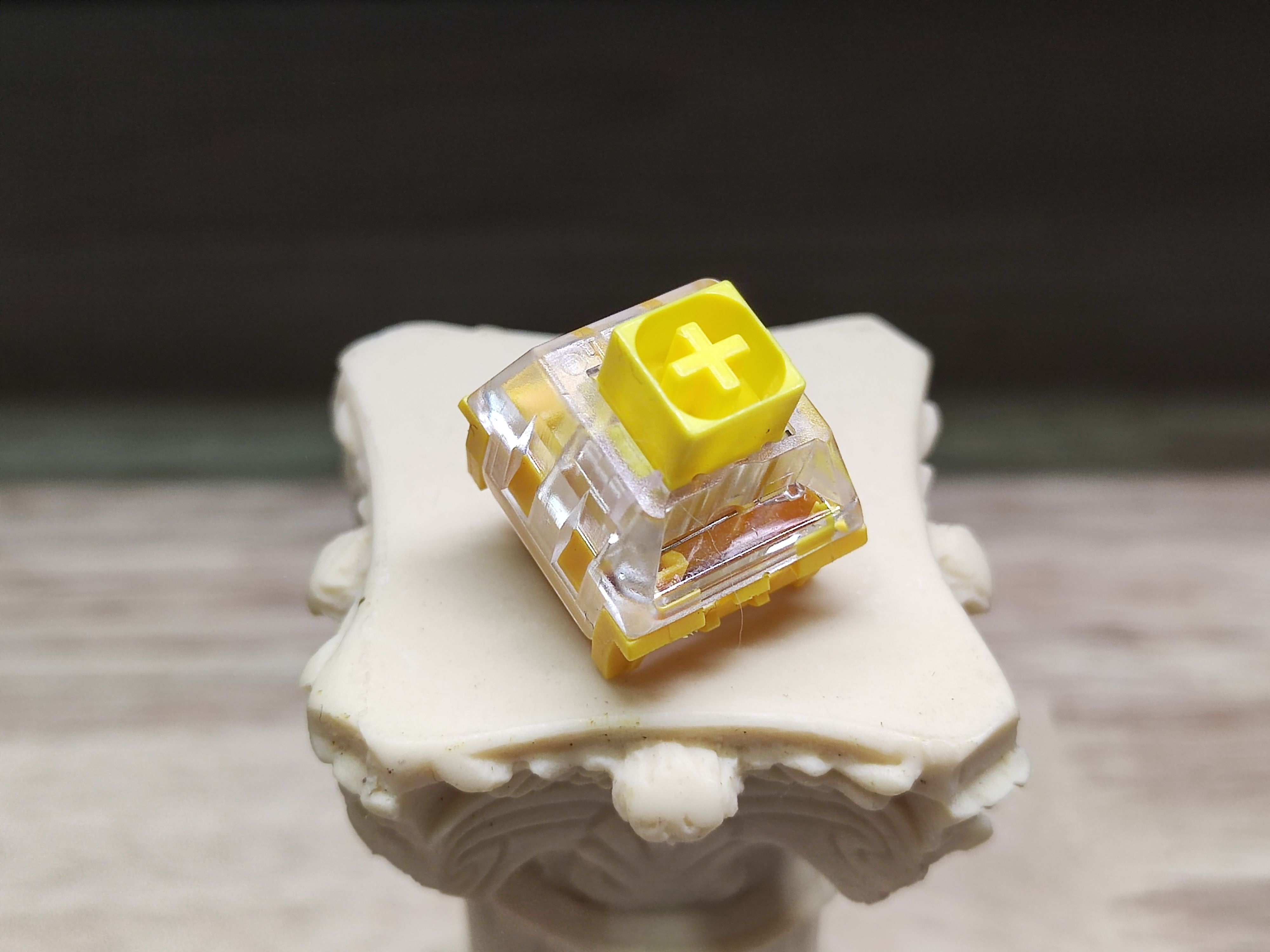 尊耀黄轴