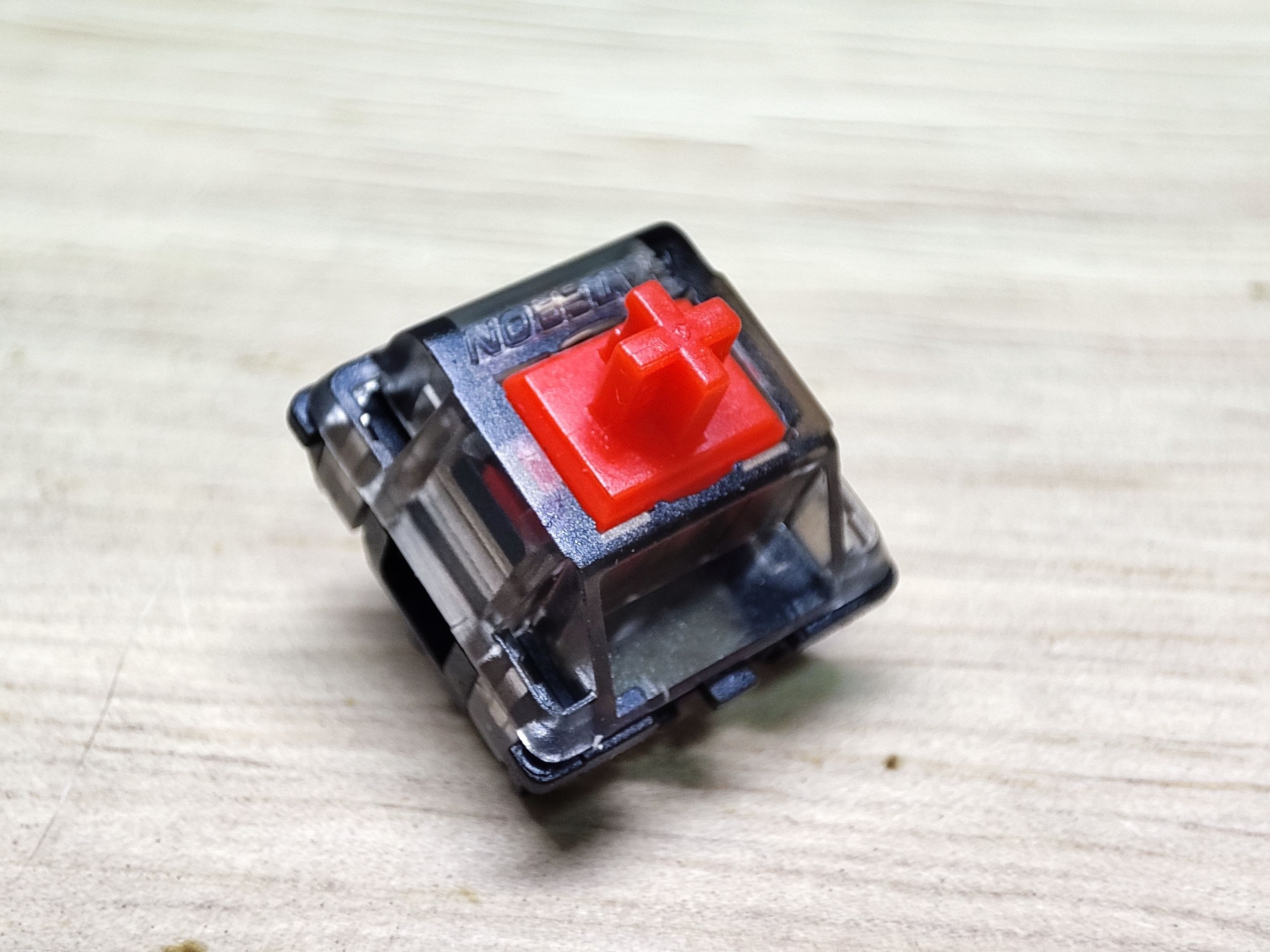 黑晶红轴