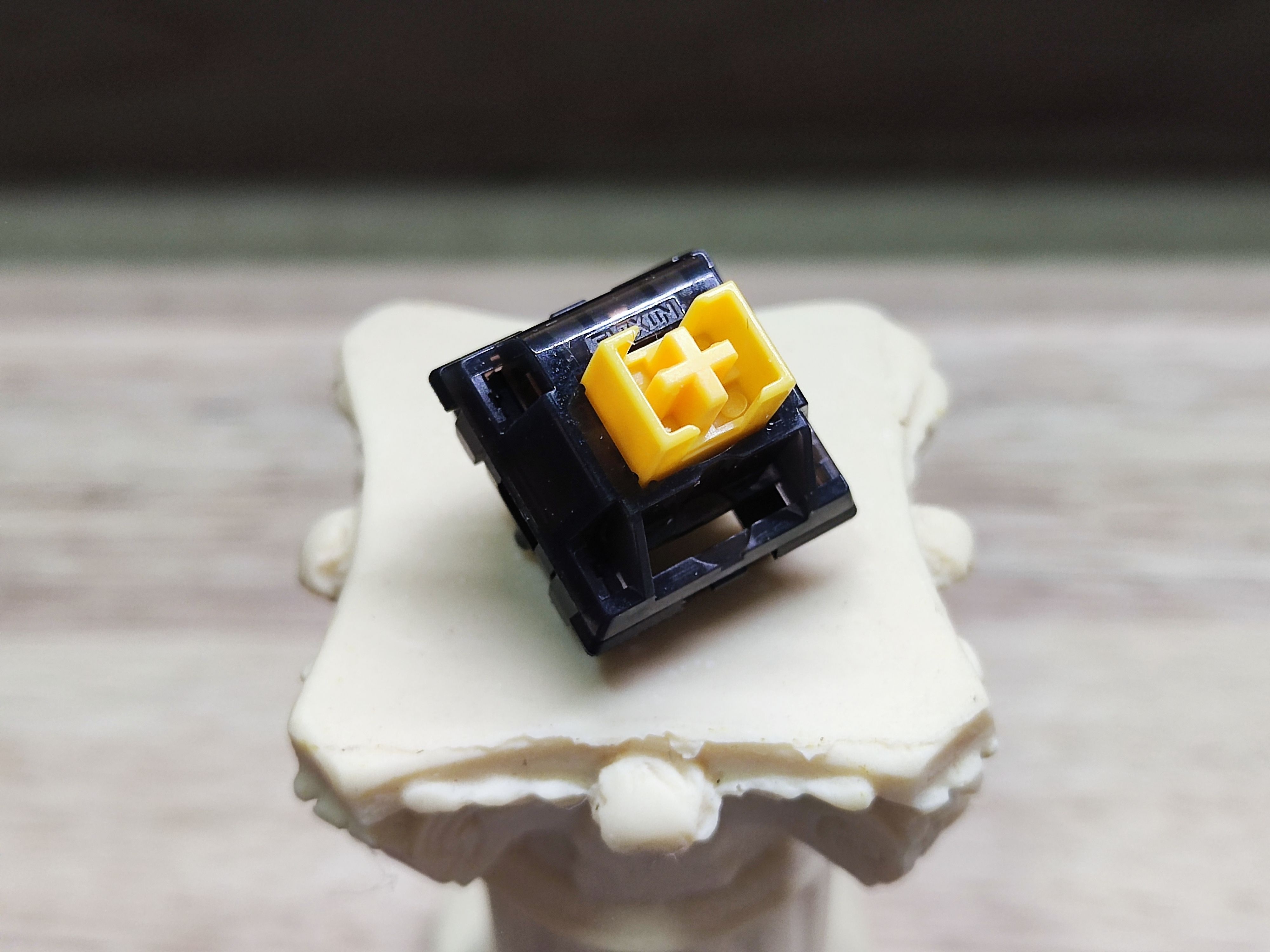 FM轴黄色